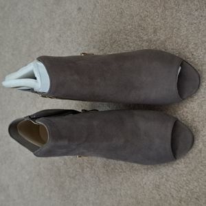 Liz Claiborne Shoes Size 9